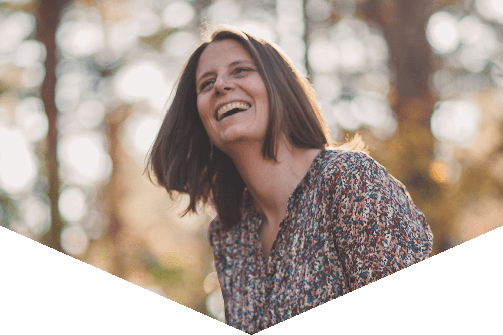 Mira Gehbauer - Das fotografierte Bild zeigt, wie man voller Energie und Freude durch ein gesunden Leben gehen kann